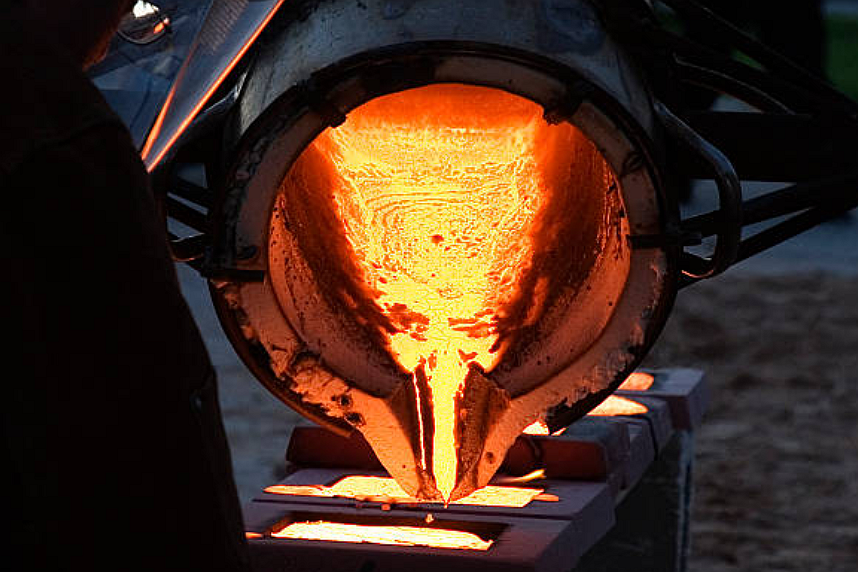 gravity-casting-metal-pouring-step